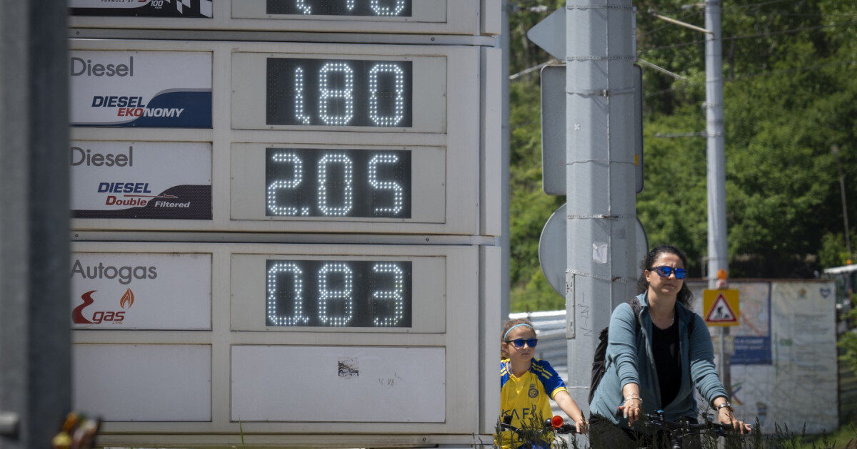 Com Bulgaria: Benzina și motorina, tot mai ieftine!