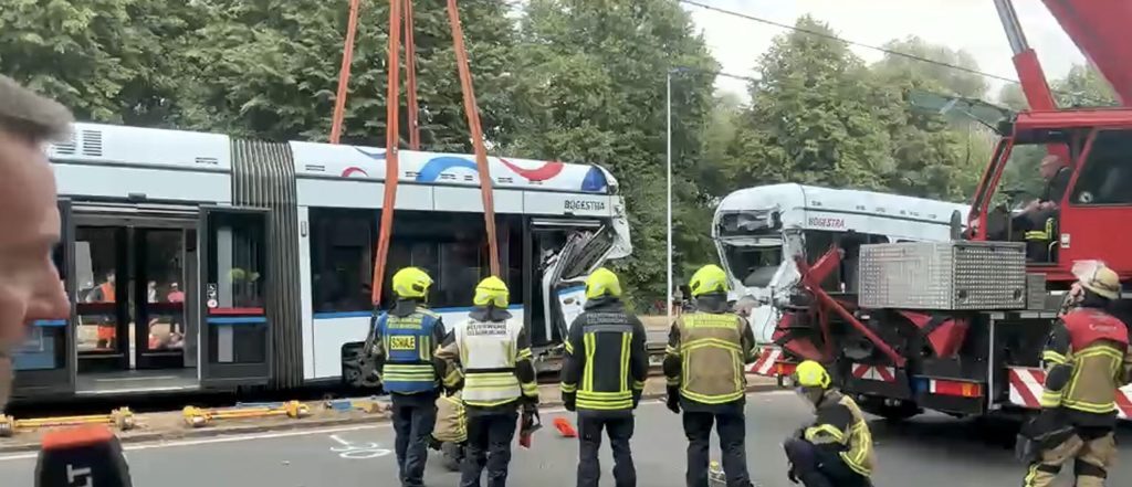 Gelsenkirchen: Accident grav! Două tramvaie, 25 de răniți