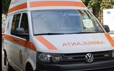 Tineri Atacă Ambulanța din Cluj: Echipaj Lovit cu Bâte și Topoare