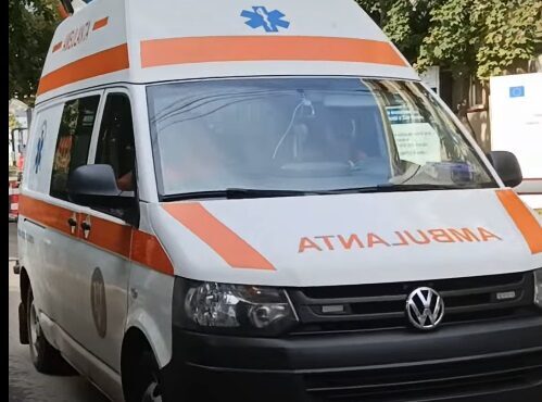 Tineri Atacă Ambulanța din Cluj: Echipaj Lovit cu Bâte și Topoare
