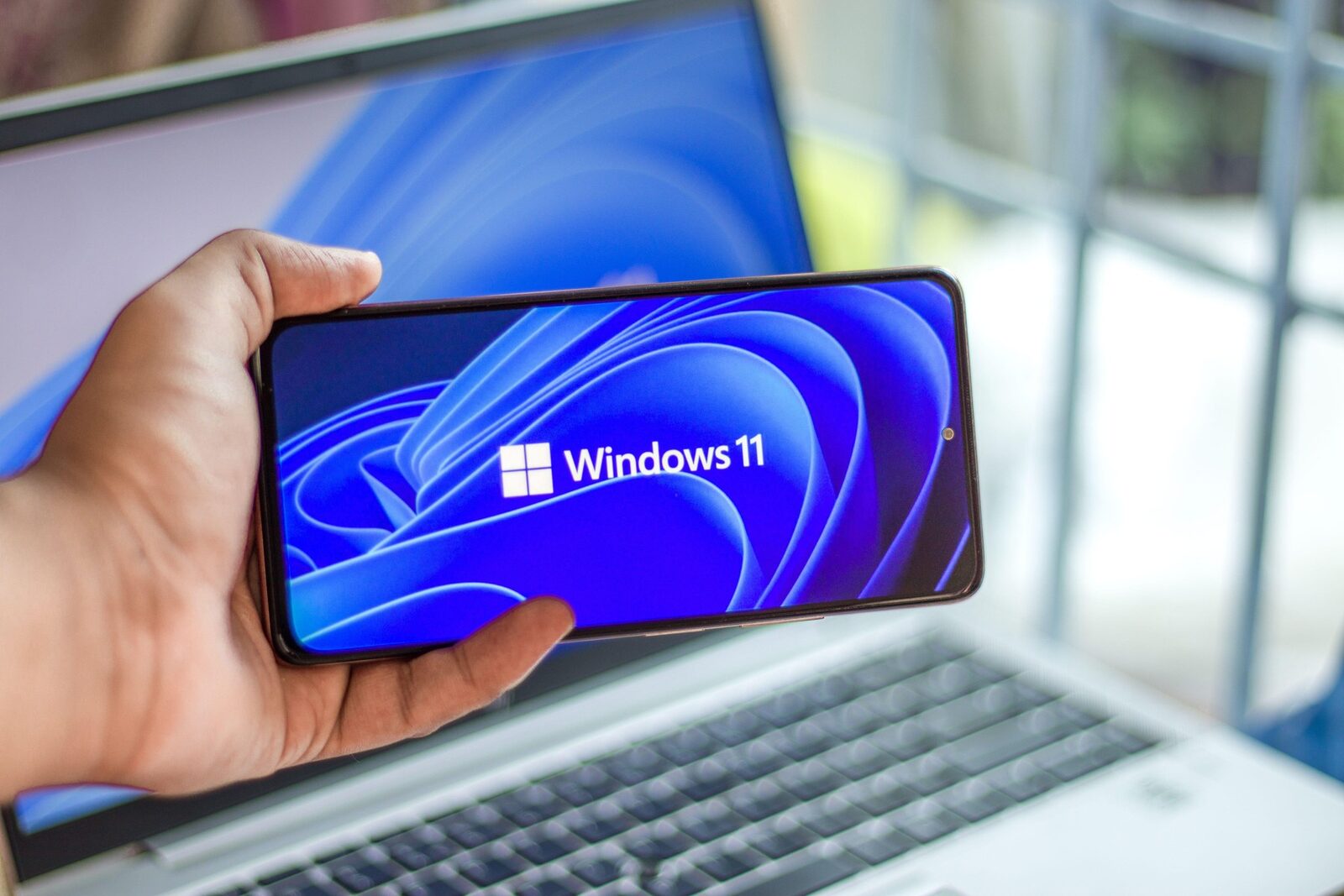 Windows 11 îți scanează fețele pe ascuns. Ce e OneDrive Photos și cum îl ștergi