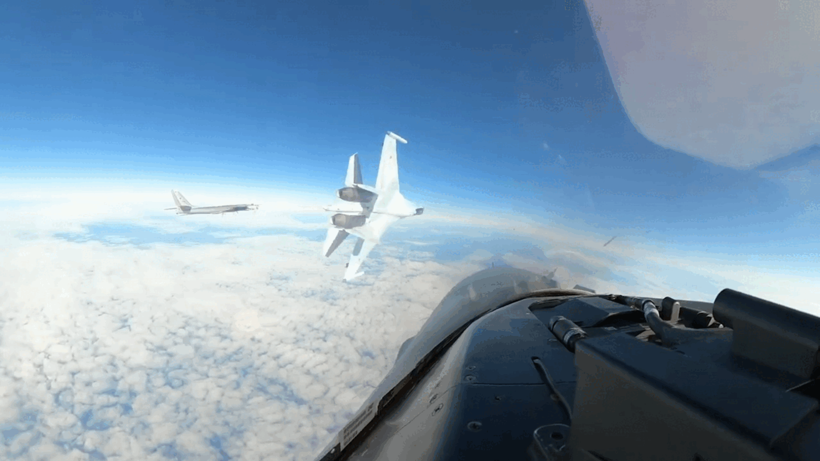 Alertă NATO: Dronă doborâtă deasupra Letoniei, populația adăpostită