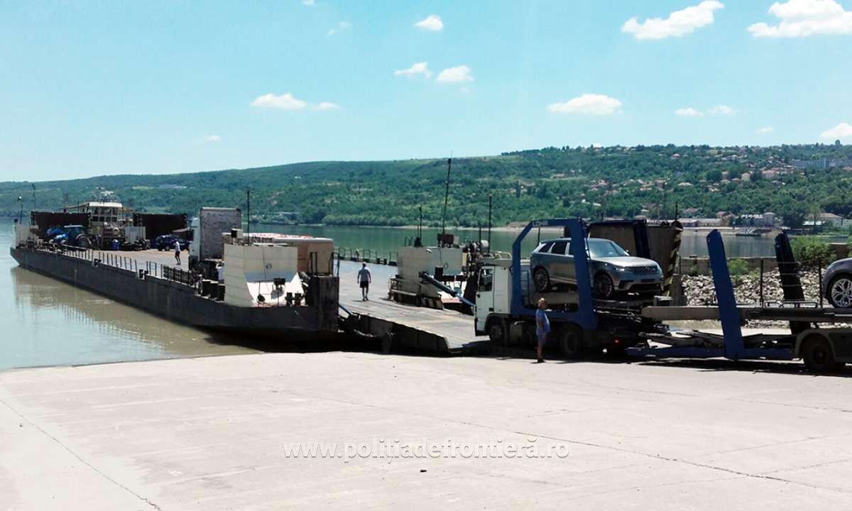 Dunărea e „prea mică”: Bacul Călărași-Ostrov, blocat