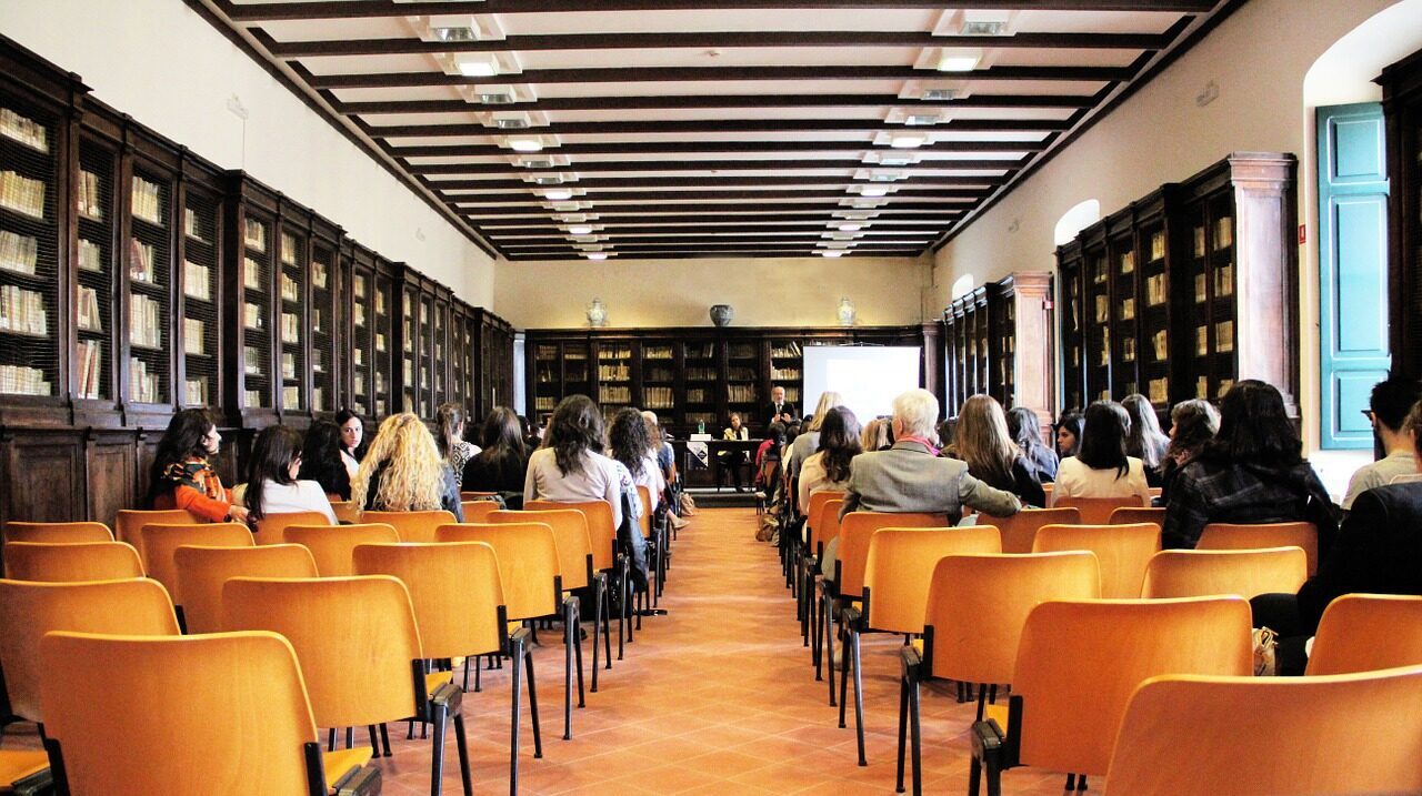 Argeș: Dispari concurs profesori suplinitori, posturi vacante rămân neluate