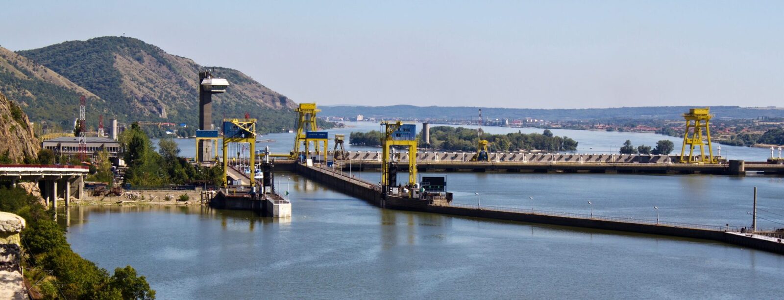 România, paradox energetic: 19 GW instalați, dar produce doar o treime. Vulnerabilitate în secetă.