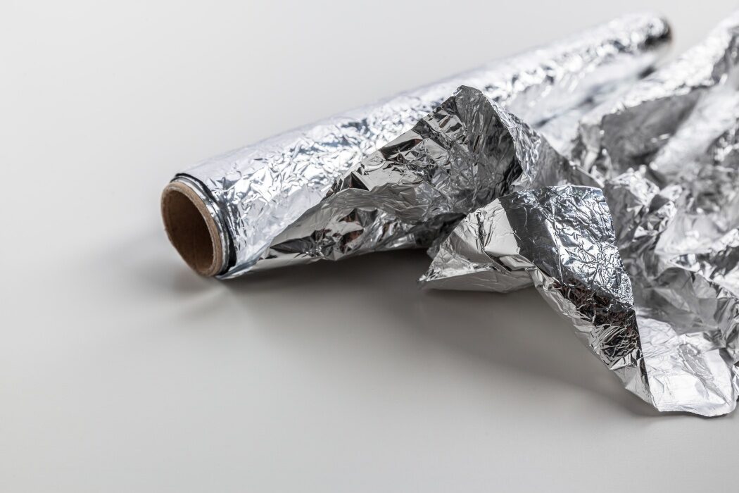 Folia de aluminiu se strică? Greșeala ta din bucătărie