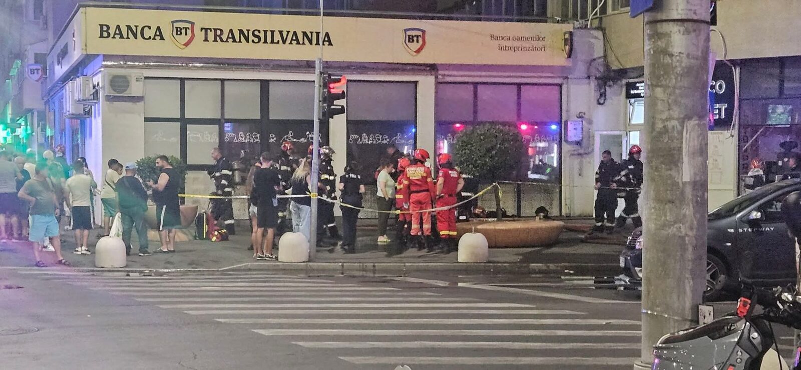 Incendiu la bloc în București: 20 de locatari, evacuați rapid