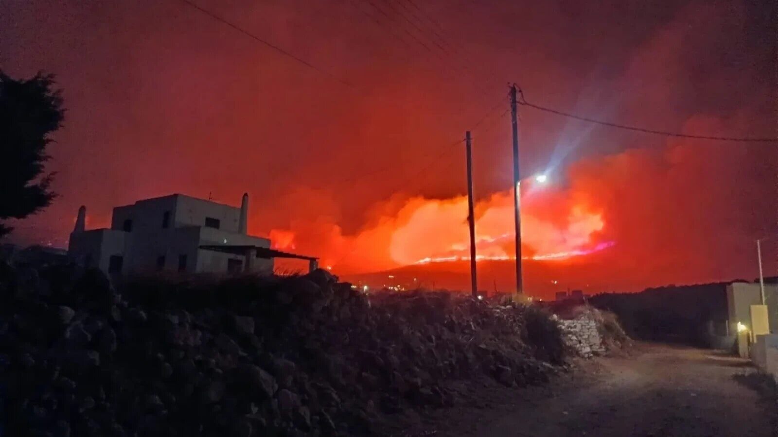 Incendiu devastator în București: Flăcări uriașe au cuprins capitala