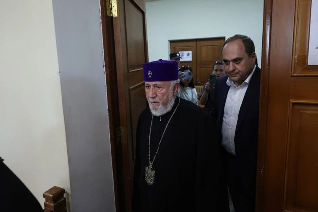 Șeful Bisericii Armene, judecat în scandalul cu Guvernul și Rusia