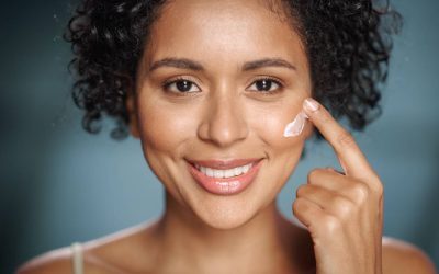 Pudră: Translucidă sau compactă? Alege corect pentru un look perfect