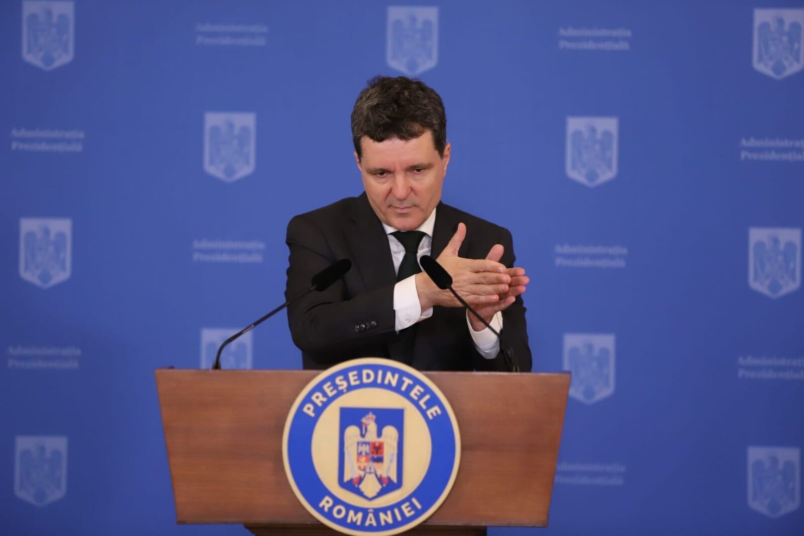 Președinte autoritar vs. președinte molcom