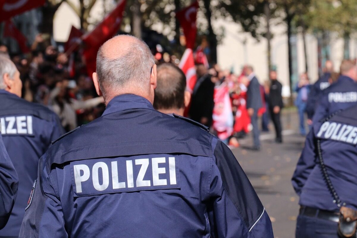 Fraude în Austria: Falși polițiști români au înșelat victime