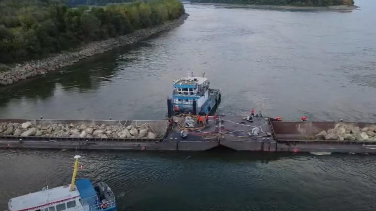 Dunărea prinde viață la Cernavodă: scufundarea barjelor a crescut nivelul cu 4 cm