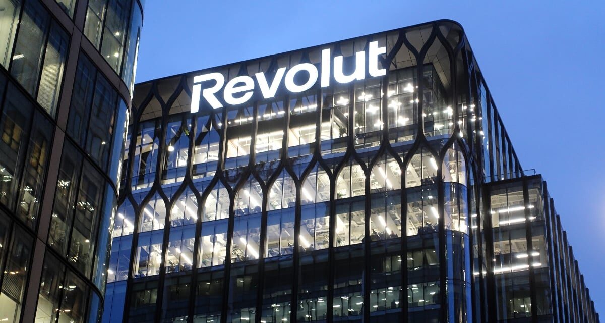 Revolut Ungaria a blocat conturi, clienții nu-și mai accesează banii