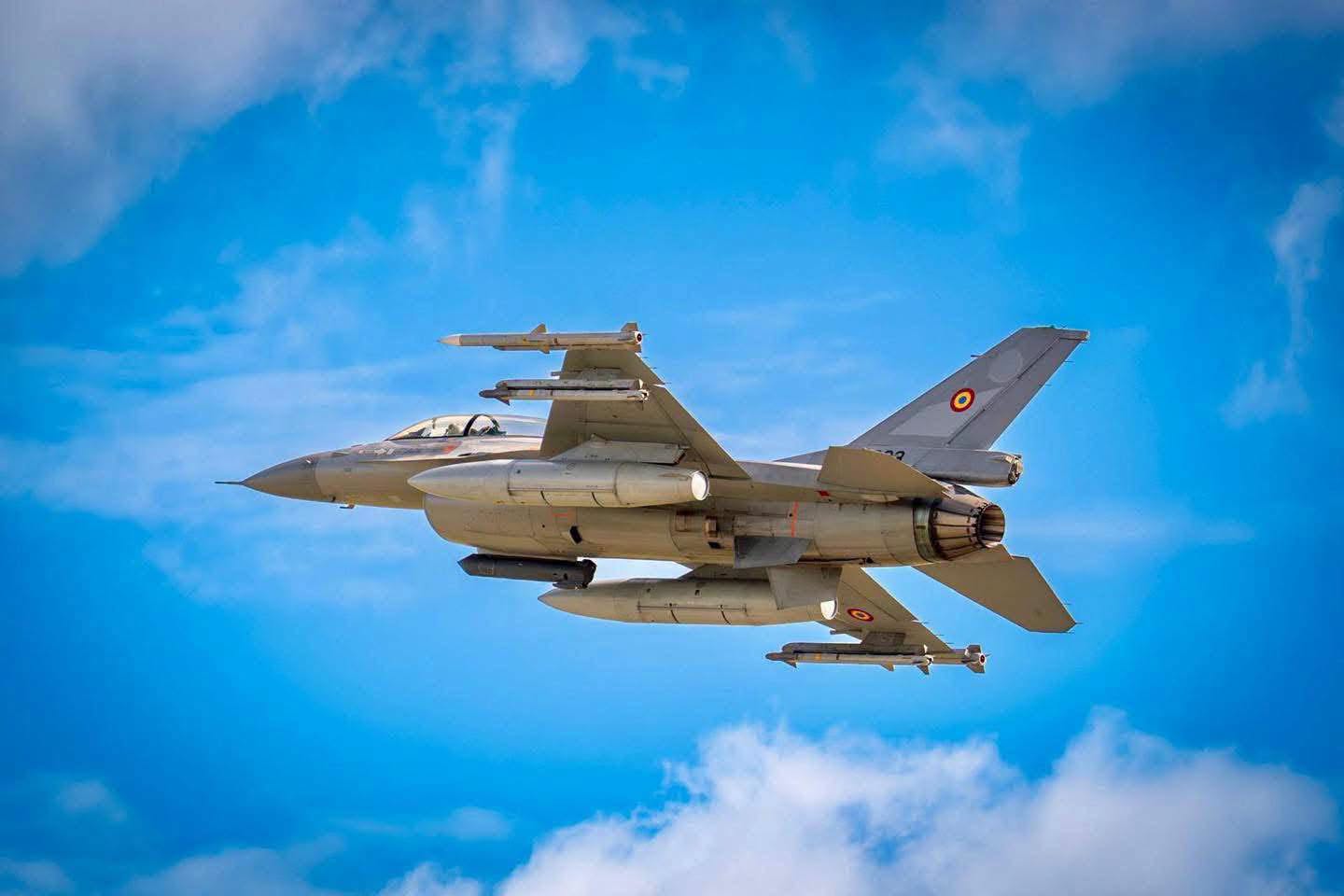 Tulcea: F-16 sus la hotar, drone detectate la 16 km