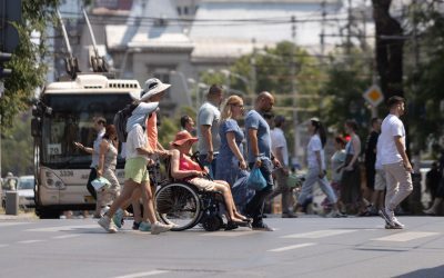Românii cer Guvern cu puteri depline. Majoritatea refuză interimatul