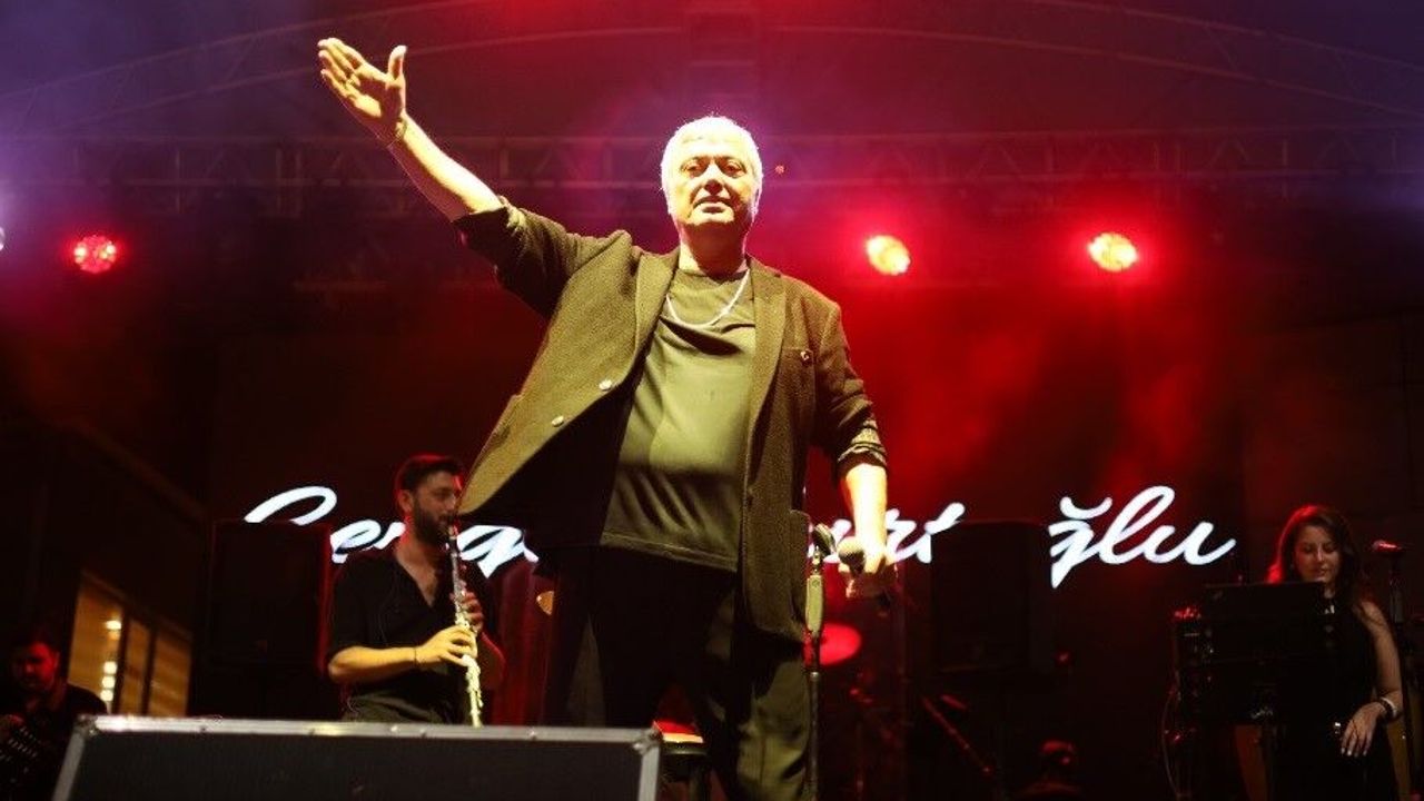 Cengiz Kurtoğlu a urcat pe scena festivalului