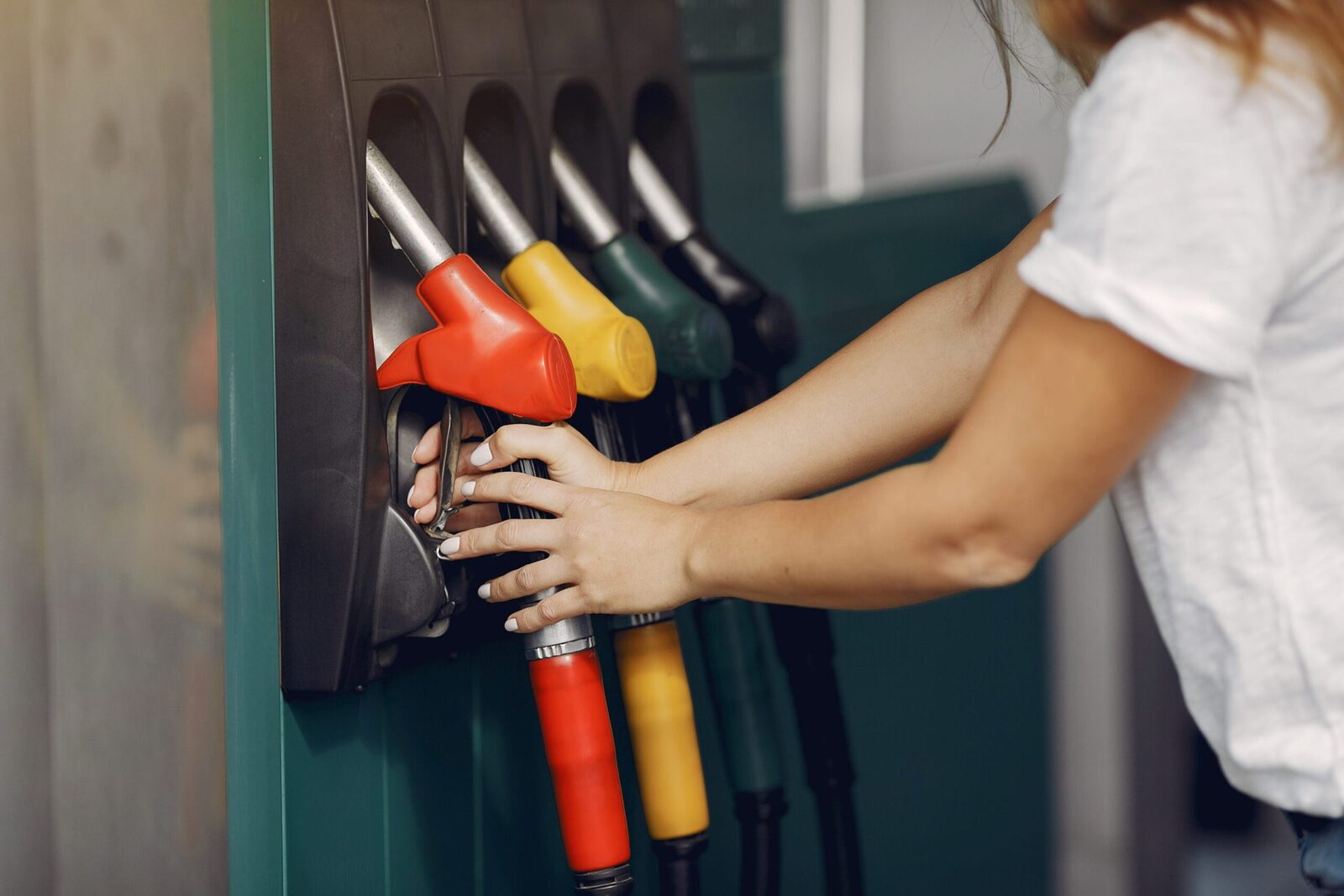 Benzina, RECORD istoric: Litrul se apropie de 10 lei