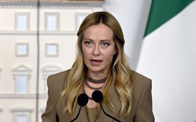 Meloni vrea studenți străini mai puțini și văluri interzise în școli