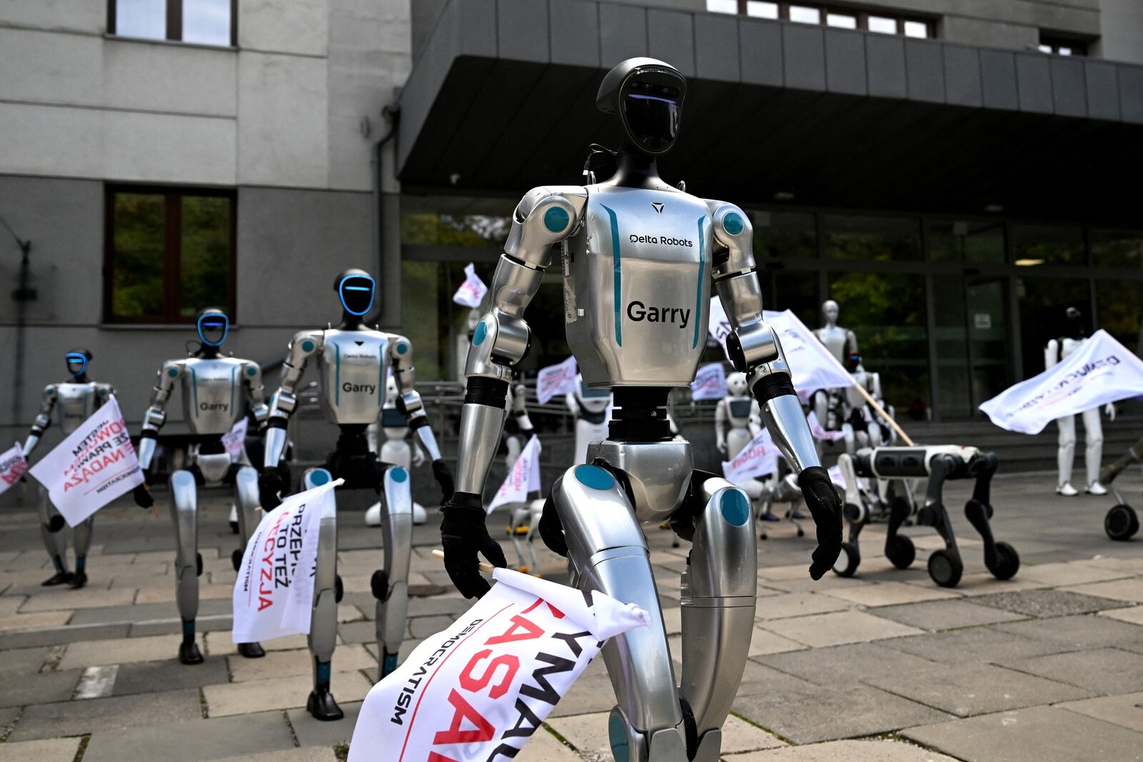 Roboți în grevă contra AI în Polonia