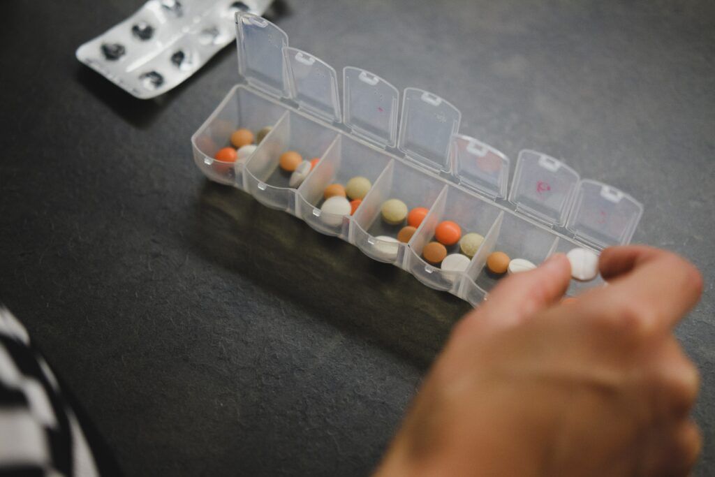 Medicamente periculoase. Farmaciștii avertizează: îți fură vitaminele